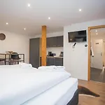 Welcome In - Groepsaccommodatie Met Terras En Berging Winterberg