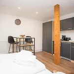 Welcome In - Groepsaccommodatie Met Terras En Berging Winterberg