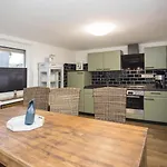 Holiday home Welcome In - Groepsaccommodatie Met Terras En Berging